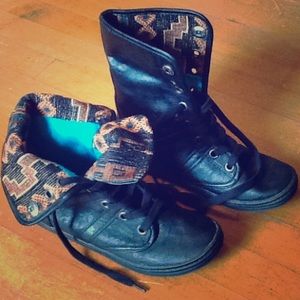 Blowfish black convertible boots Size 6.